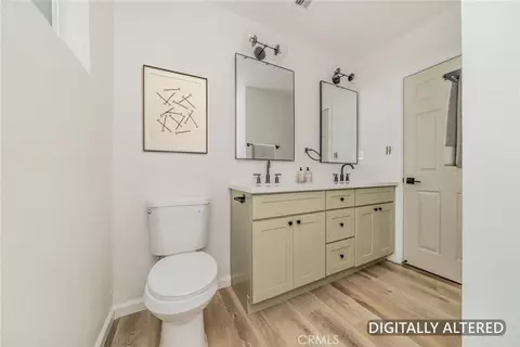 Bath - 2586 Prospect Ave, Riverside, CA 92507 photo 1 of 5