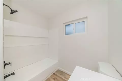 Bath - 2586 Prospect Ave, Riverside, CA 92507 photo 3 of 5