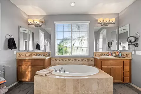 Bath - 1551 Rose Arbor Ct, Redlands, CA 92374 photo 5 of 5