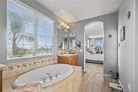 Bath - 1551 Rose Arbor Ct, Redlands, CA 92374 photo 4 of 5