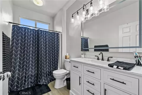 Bath - 1551 Rose Arbor Ct, Redlands, CA 92374 photo 2 of 5