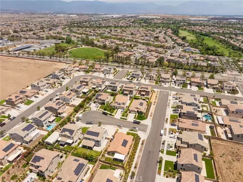View/Area - 5960 Brown Ct, Fontana, CA 92336 photo 15 of 16