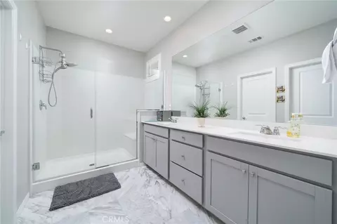 Bath - 5960 Brown Ct, Fontana, CA 92336 photo 3 of 4