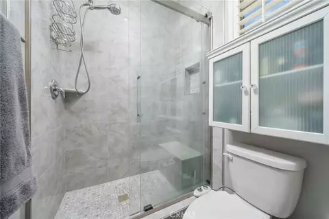 Bath - 5960 Brown Ct, Fontana, CA 92336 photo 2 of 4