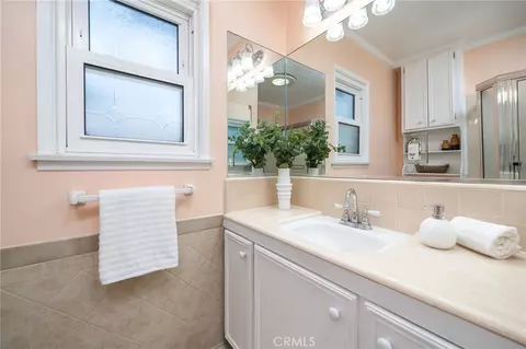 Bath - 695 N Laurel Ave, Upland, CA 91786 photo 1 of 4