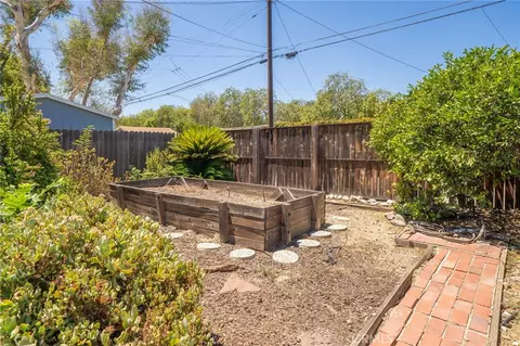 Exterior - 695 N Laurel Ave, Upland, CA 91786 photo 11 of 20