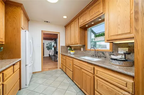 Kitchen - 695 N Laurel Ave, Upland, CA 91786 photo 4 of 4