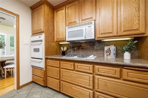 Kitchen - 695 N Laurel Ave, Upland, CA 91786 photo 3 of 4