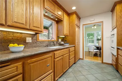 Kitchen - 695 N Laurel Ave, Upland, CA 91786 photo 2 of 4