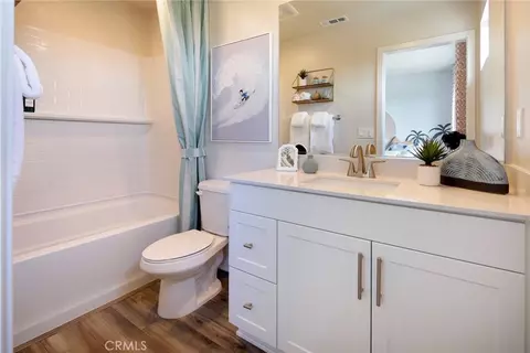 Bath - 9545 Hannah Way, Riverside, CA 92503 photo 2 of 2