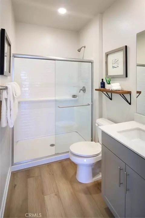 Bath - 9549 Hannah Way, Riverside, CA 92503 photo 3 of 4