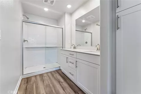 Bath - 9548 Hannah Way, Riverside, CA 92503 photo 1 of 1