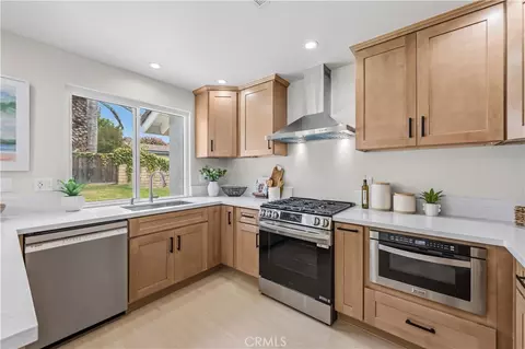 Kitchen - 2861 Kings River Ln, Ontario, CA 91761 photo 2 of 5
