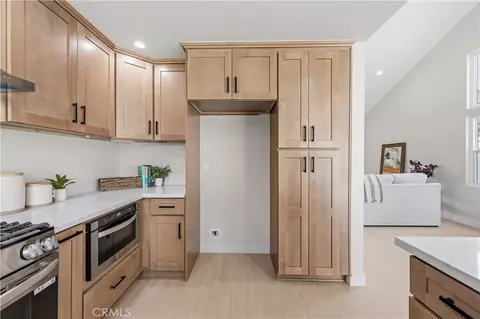 Kitchen - 2861 Kings River Ln, Ontario, CA 91761 photo 3 of 5