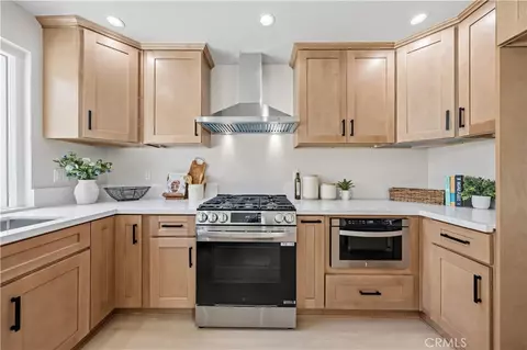 Kitchen - 2861 Kings River Ln, Ontario, CA 91761 photo 4 of 5