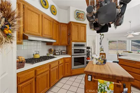 Kitchen - 29 Willowbrook, Phillips Ranch, CA 91766 photo 5 of 6