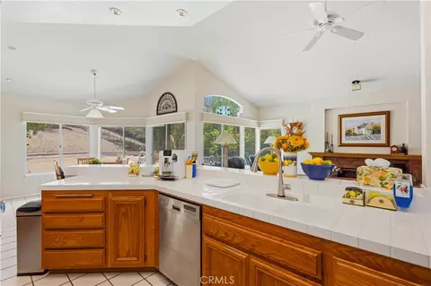 Kitchen - 29 Willowbrook, Phillips Ranch, CA 91766 photo 4 of 6