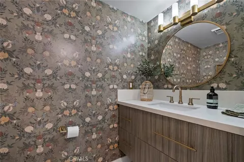 Bath - 221 W Tennyson St, Upland, CA 91784 photo 3 of 8