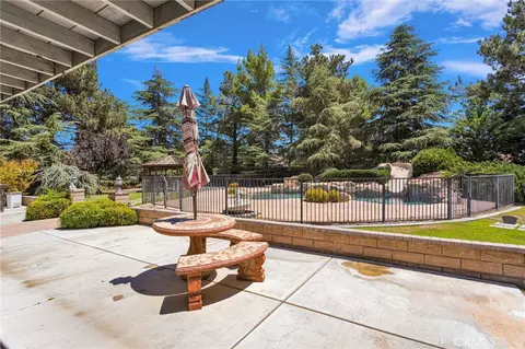 Exterior - 13331 Waco Dr, Apple Valley, CA 92308 photo 7 of 19