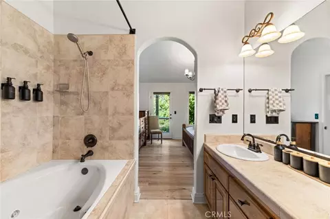Bath - 24599 Geneva Dr, Crestline, CA 92325 photo 3 of 5