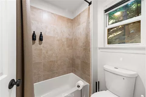 Bath - 24599 Geneva Dr, Crestline, CA 92325 photo 5 of 5