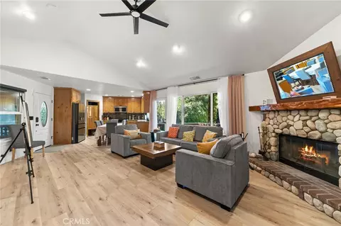 Living - 24599 Geneva Dr, Crestline, CA 92325 photo 1 of 1