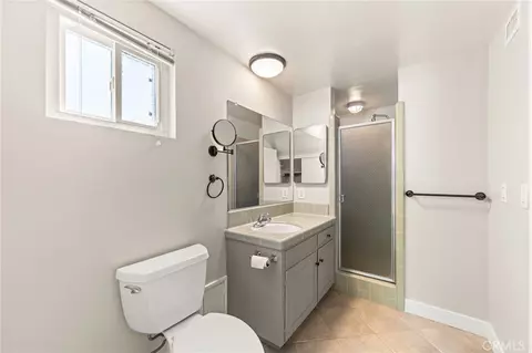 Bath - 547 W 25th, Upland, CA 91784 photo 3 of 4