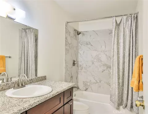 Bath - 46595 Vargas Rd, Indio, CA 92201 photo 2 of 2