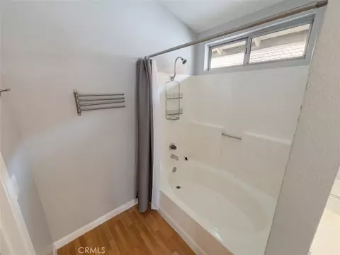 Bath - 14932 Dandelion Ct, Fontana, CA 92336 photo 3 of 4