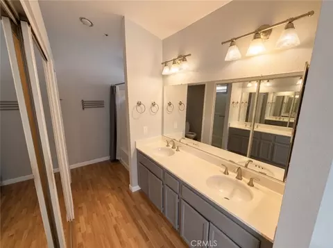 Bath - 14932 Dandelion Ct, Fontana, CA 92336 photo 2 of 4