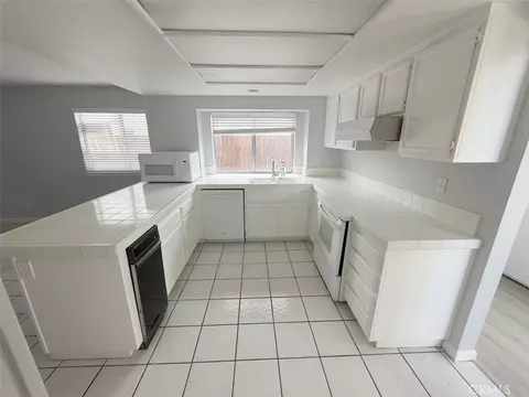 Kitchen - 14932 Dandelion Ct, Fontana, CA 92336 photo 1 of 2