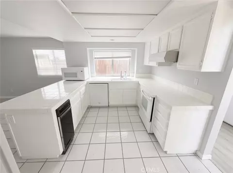 Kitchen - 14932 Dandelion Ct, Fontana, CA 92336 photo 1 of 2