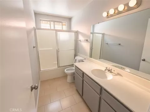 Bath - 14932 Dandelion Ct, Fontana, CA 92336 photo 1 of 4