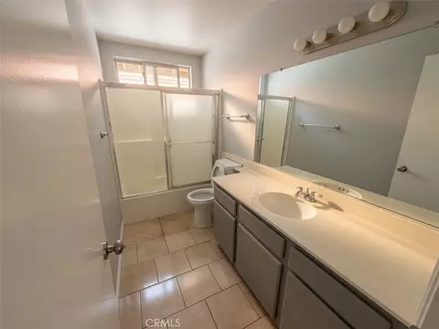 Bath - 14932 Dandelion Ct, Fontana, CA 92336 photo 4 of 4