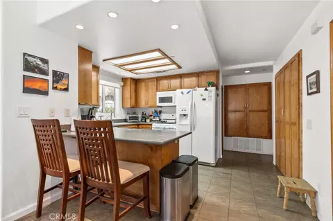 Kitchen - 2054 Slippery Elm, Wrightwood, CA 92397 photo 4 of 5