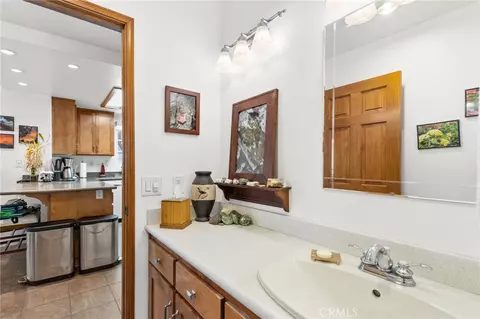Bath - 2054 Slippery Elm, Wrightwood, CA 92397 photo 3 of 5