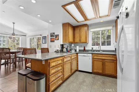 Kitchen - 2054 Slippery Elm, Wrightwood, CA 92397 photo 2 of 5