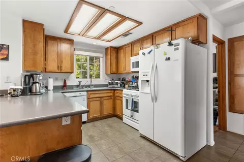 Kitchen - 2054 Slippery Elm, Wrightwood, CA 92397 photo 3 of 5