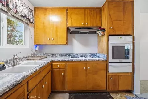 Kitchen - 8511 Avalon Ct, Rancho Cucamonga, CA 91701 photo 3 of 4
