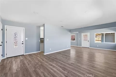 Living - 937 Elizabeth St, Barstow, CA 92311 photo 2 of 3