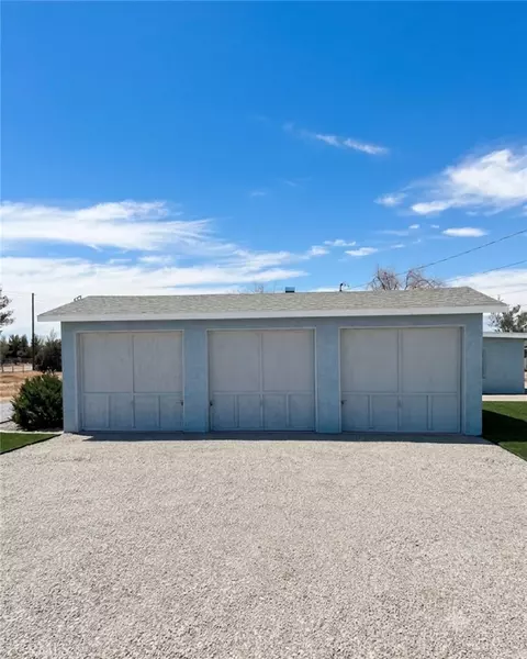 21338 Wren, Apple Valley, CA 92308 photo 5