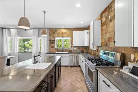 Kitchen - 1102 Rivera Dr, Wrightwood, CA 92397 photo 2 of 4