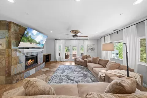 Living - 1102 Rivera Dr, Wrightwood, CA 92397 photo 3 of 4