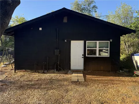 1448 Mistletoe Ln, Redding, CA 96002 photo 2