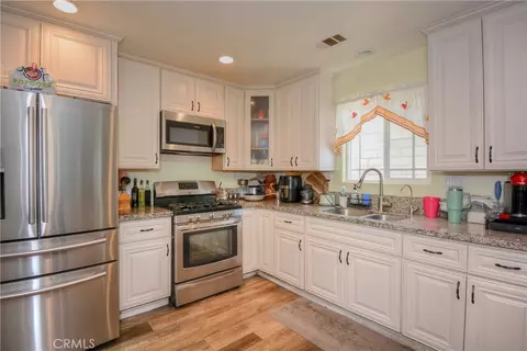 Kitchen - 4320 Ambs Dr, Riverside, CA 92505 photo 5 of 6