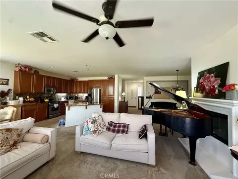 Living - 1592 Flora, Beaumont, CA 92223 photo 4 of 5