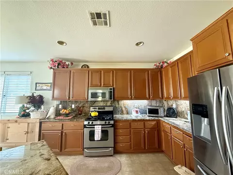 Kitchen - 1592 Flora, Beaumont, CA 92223 photo 4 of 9