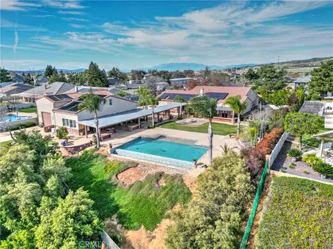 View/Area - 923 Union St, Beaumont, CA 92223 photo 1 of 5