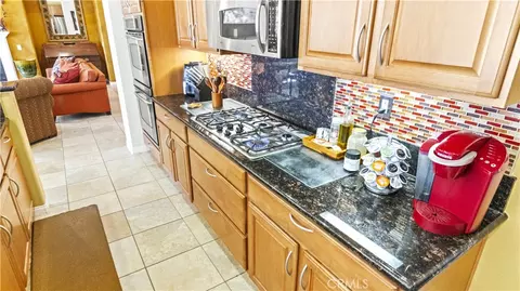 Kitchen - 923 Union St, Beaumont, CA 92223 photo 1 of 6