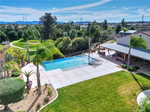 View/Area - 923 Union St, Beaumont, CA 92223 photo 4 of 5